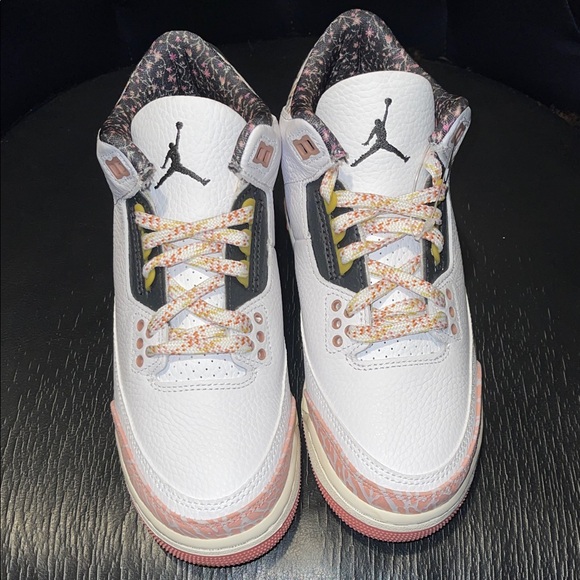 Jordan 3 Retro Big kids Sneakers in White and Pink Vintage Floral. Brand New‼️ - Picture 4 of 11
